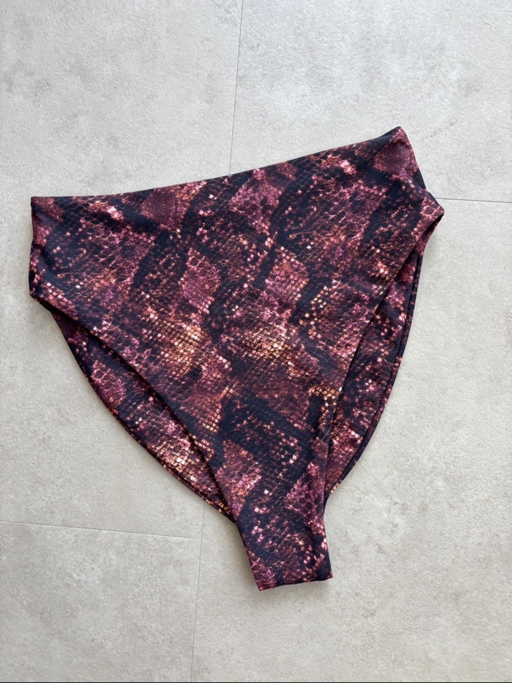 Skatie Monroe Bottoms in Boa